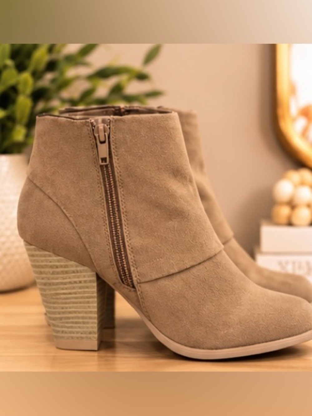 NWT Qupid Tan Faux Suede Stacked Heel Ankle Boots Size 7